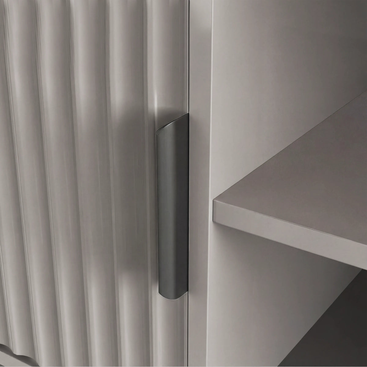 [Grey] Grey fluted door close-up with single dark handle, interior shelf edge visible to the right.