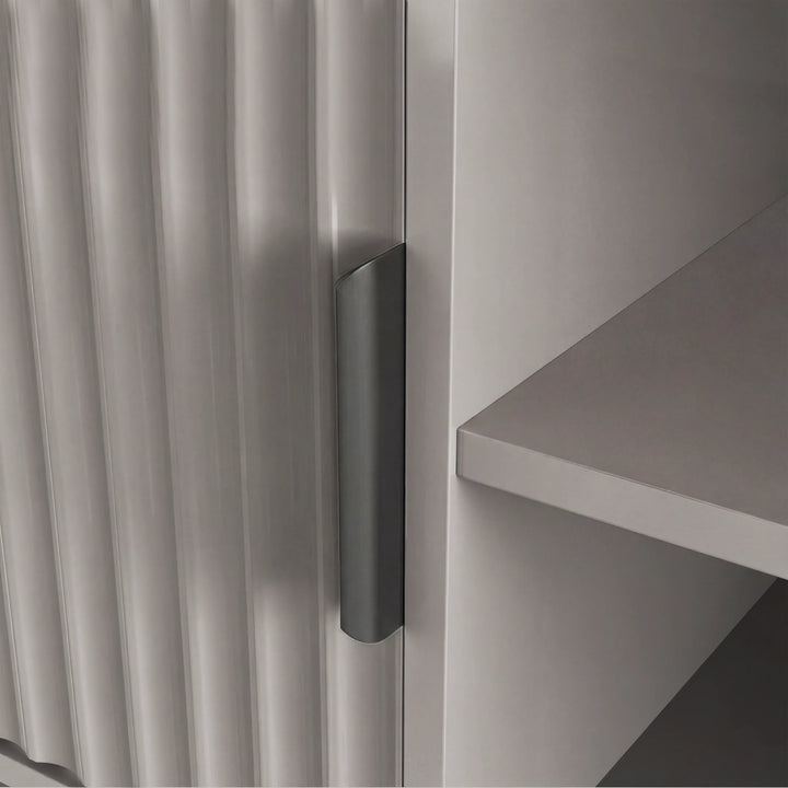 [Grey] Grey fluted door close-up with single dark handle, interior shelf edge visible to the right.