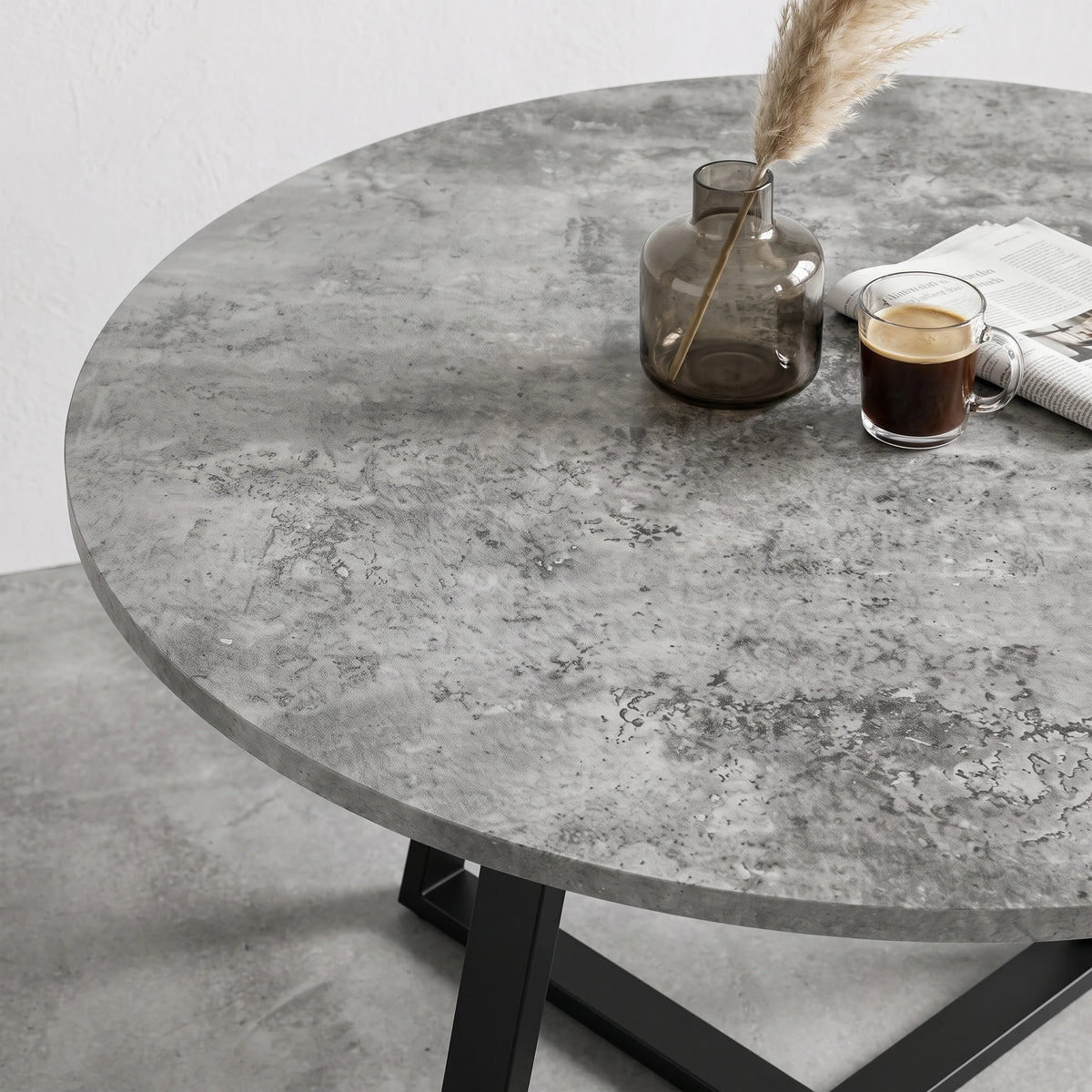 [Pink Velvet] Kyvon round dining table concrete-effect tabletop close-up